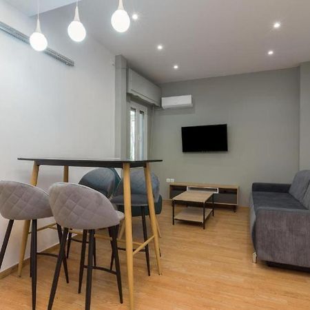 Fully Renovated 1 Bedroom Condo Афины Экстерьер фото