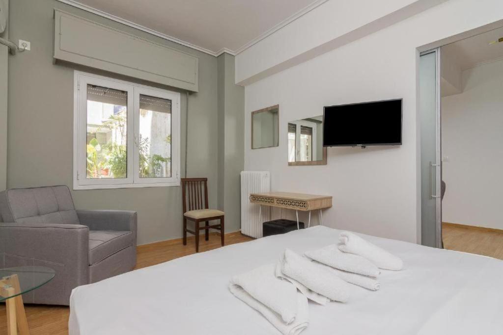 Fully Renovated 1 Bedroom Condo Афины Экстерьер фото