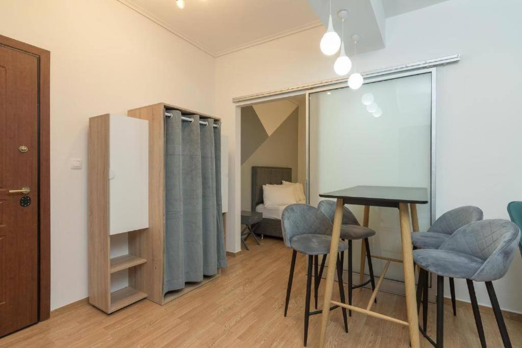 Fully Renovated 1 Bedroom Condo Афины Экстерьер фото