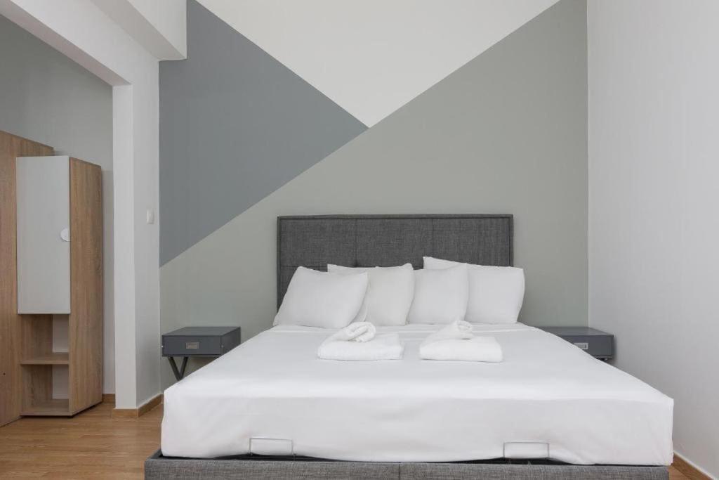 Fully Renovated 1 Bedroom Condo Афины Экстерьер фото