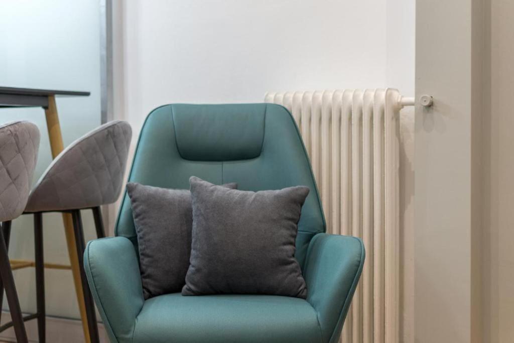 Fully Renovated 1 Bedroom Condo Афины Экстерьер фото
